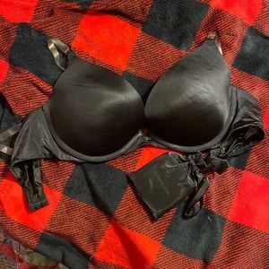 SOLD OUT: BUNDLED x4 for $85… Victoria’s Secret Very Sexy Push-Up Bra 34C